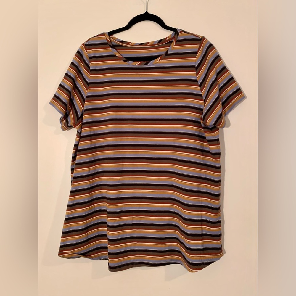 2/$30 ADDITIONELLE modern fit plus tees